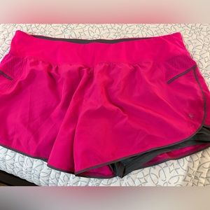Women's shorts with liner and a key spot